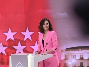 Ayuso escapa del 'todos contra el PP' y Lobato suma desde la moderación