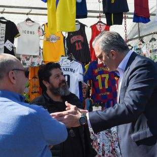 Ortega Smith (Vox) se compromete a recuperar los mercados de Madrid