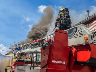 Arde una casa en Robledo de Chavela y el fuego se extiende a otras cuatro viviendas