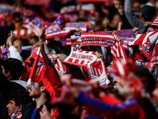 El Atleti suspende de manera indefinida a sus tres socios que colgaron el muñeco de Vinícius