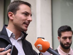 Lobato ve "lógico" que a Sánchez le acompañen ministros y miembros de su equipo en las listas