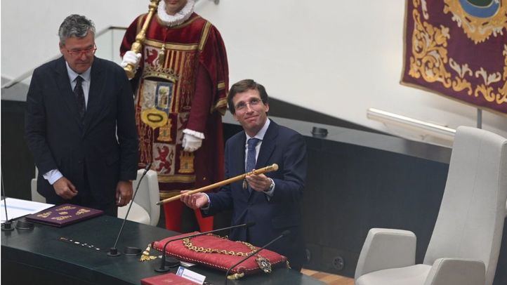 Almeida jura su revalidado cargo de alcalde: 'Hemos doblado concejales y doblaremos el trabajo'