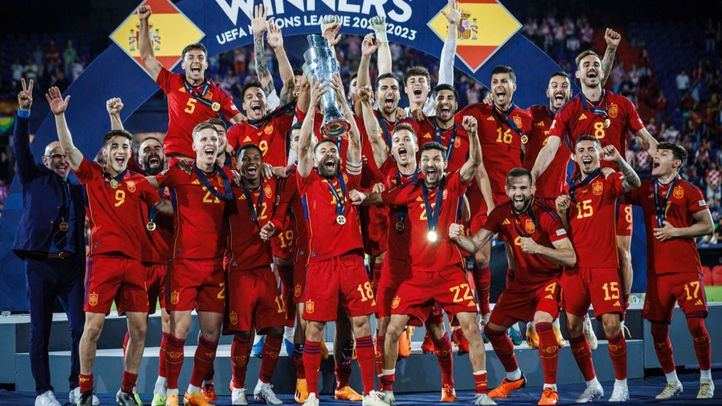 Los jugadores de la selección española celebran la conquista de la Liga de Naciones 2022-2023