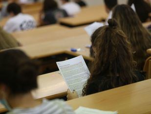 La Comunidad convierte en semipresencial el Bachillerato nocturno para adultos