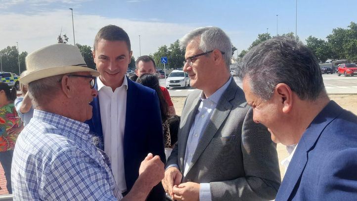 Ramón Jurado, Juan Lobato y David Lucas recorren Parla por la presentación de la nueva estación de Cercanías