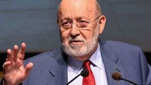 El CIS de Tezanos da por primera vez la victoria al PP pero no llegaría a la mayoría absoluta ni con Vox