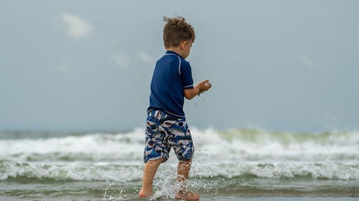 Niño en la playa