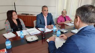 Primer encuentro "cordial" entre Rodrigo y Corpa para abordar el problema de la L7B