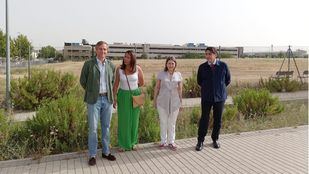 Marta Rivera de la Cruz visita las parcelas disponibles para la construcción de vivienda en Alcorcón