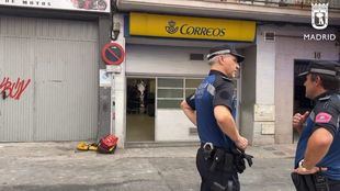 Derrumbe de un forjado en un muelle de Correos en el distrito de Carabanchel