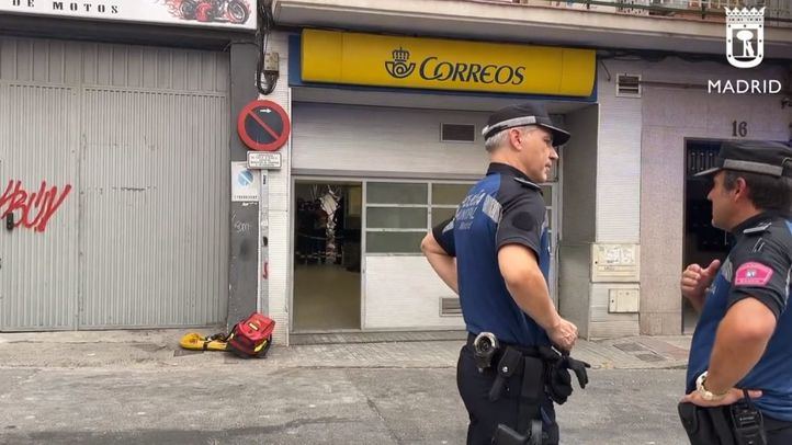 Derrumbe de un forjado en un muelle de Correos en el distrito de Carabanchel