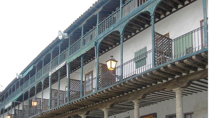 Plaza mayor de Chinchón, una de las Once Villas de Madrid