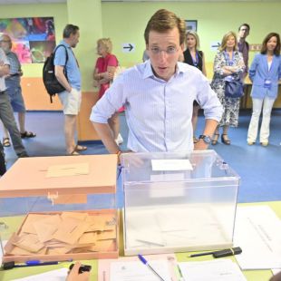 Los políticos madrileños acuden a votar