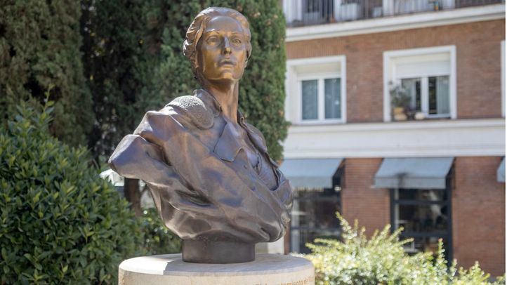 Monumento de Clara del Rey