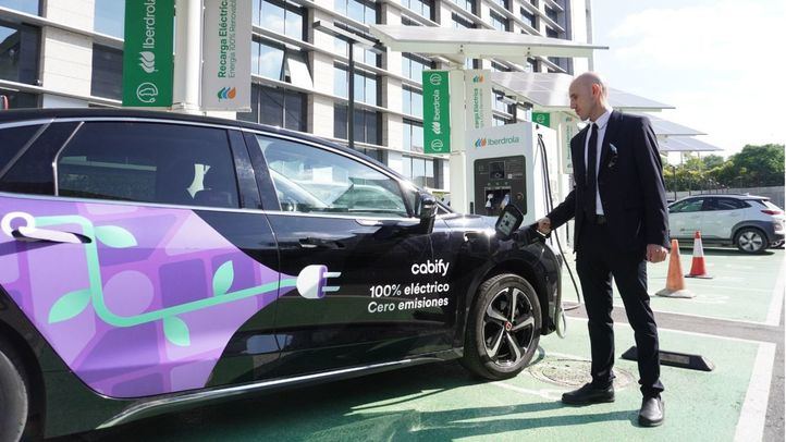 Iberdrola y Cabify firman un acuerdo estratégico para fomentar la movilidad cero emisiones en España