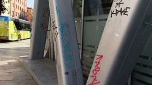 Pintadas en los exteriores del Centro Deportivo Municiapal La Cebada