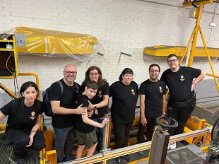 Subasta de maquetas para seguir a flote: la Sonrisa de Guille pide ayuda