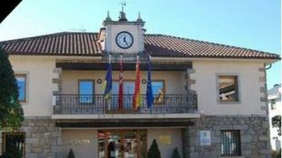 El Ayuntamiento de Torrelodones niega que haya decidido retirar la plaza a Mariano Cuadrado