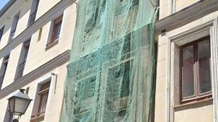 Desalojado un edificio en La Latina por riesgo de derrumbe