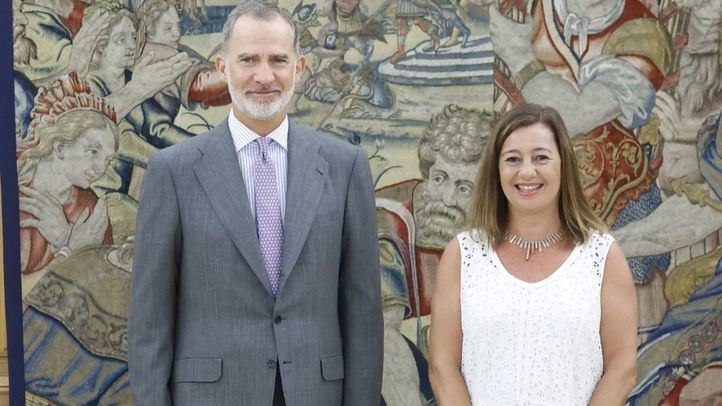 El Rey Felipe VI con la presidenta del Congreso, Francina Armengol