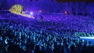 100 cellos para 10.000 espectadores