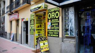 Detenidos por vender joyas de plata bañada como oro de 18 quilates