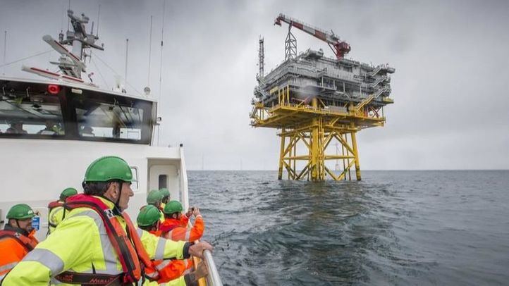 Visita del presidente de Iberdrola, Ignacio Galán, a la eólica marina de Saint-Brieuc