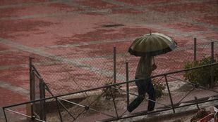 Protección Civil recomienda a los madrileños que se queden en casa por las lluvias
