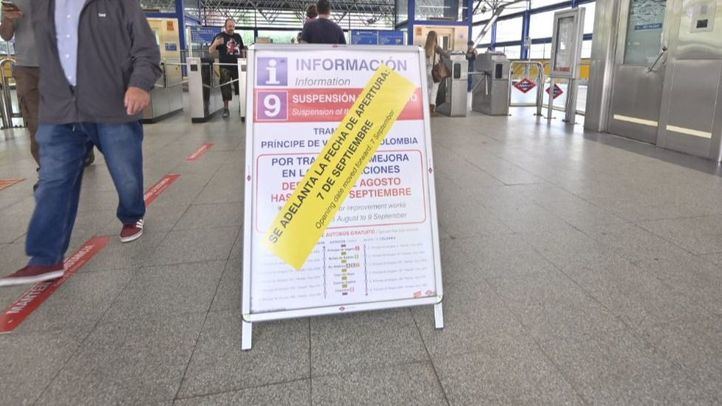 Cartel que anuncia el adelanto de la apertura del tramo cerrado de la L9 de Metro de Madrid