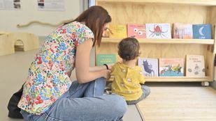 Madrid busca familias que acojan a menores tutelados durante el curso escolar