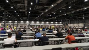 Más de 1.300 aspirantes se examinan para ser conductores de autobús en la EMT