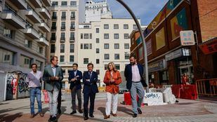José Luis Martínez-Almeida, Paloma García Romero y Carlos Segura visitan las obras del entorno del mercado de Mostenses