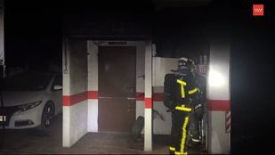 Incendio en un garaje de un bloque de viviendas en Alcalá de Henares