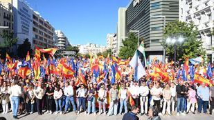Miles de personas protestan contra la amnistía en Madrid convocados por el PP