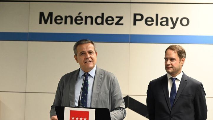 El Consejero de Transportes, Jorge Rodrigo, visita la remodelada estación de metro Menéndez Pelayo