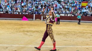 Feria de Otoño: a El Juli le regalan la Puerta Grande en el festejo de su despedida