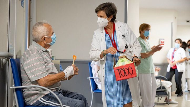 Acto con los mayores del Hospital Gregorio Marañón por el Día Internacional de las Personas Mayores