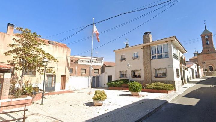 Plaza Víctimas del Terrorismo de Valdeavero, donde 'El Toba' tenía su frutería