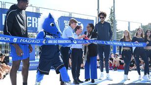 Los Dallas Mavericks inauguran dos pistas de baloncesto