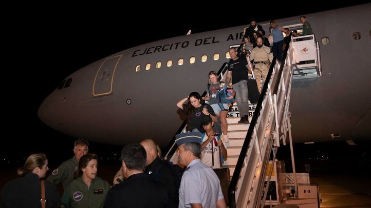 Llegada del primer avión militar español con evacuados desde Israel