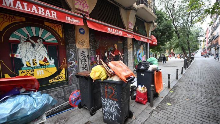 La Plaza del Dos de Mayo y sus alrededores muestran un estado de 'abandono' según los vecinos