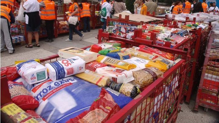 Imagen de una recogida de alimentos organizada por Mensajeros de la Paz