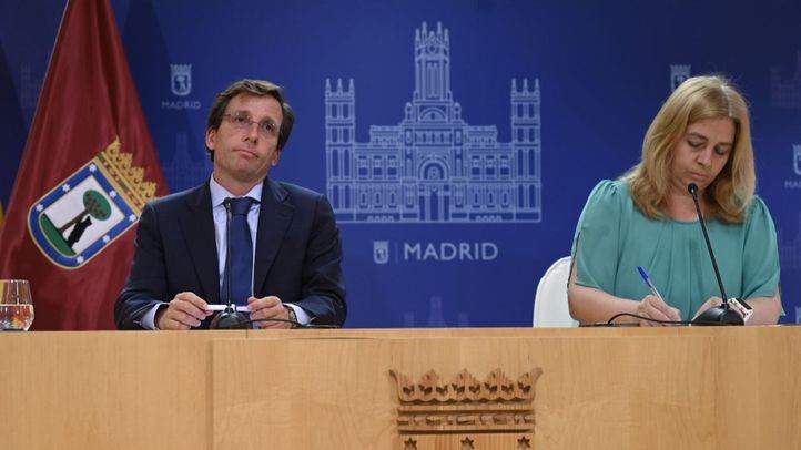 Almeida y la vicealcaldesa Inma Sanz atienden a los medios tras la Junta de Gobierno