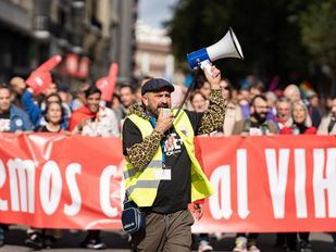 La marcha 'Pride positivo' recorre Madrid para dar visibilidad a las personas portadoras del VIH