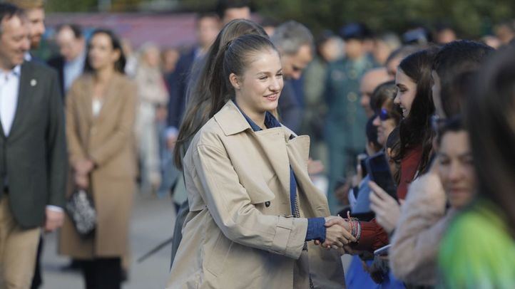 La princesa Leonor saluda a su llegada a la entrega del Premio al Pueblo Ejemplar de Asturias 2023, a 21 de octubre de 2023, en Arroes, Villaviciosa, Asturias