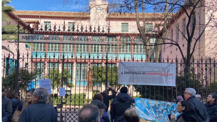 Concentración vecinal en defensa del Instituto Homeopático