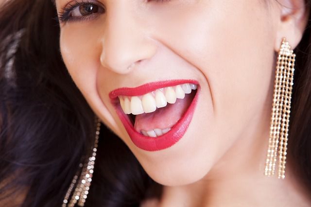 Cómo tener los dientes más blancos (antes de recurrir a un blanqueamiento)