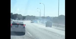 Accidente de dos coches implicados en un pique en la M-40