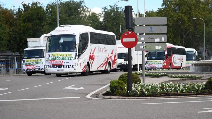 Marcha de camiones y autobuses por el centro de Madrid