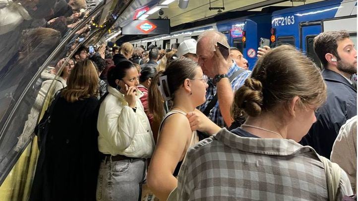 Estación de Menéndez Pelayo este martes, desalojada